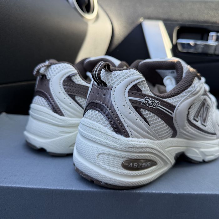 Жіночі кросівки нюбеланс білі сітка New balance 530 brown white