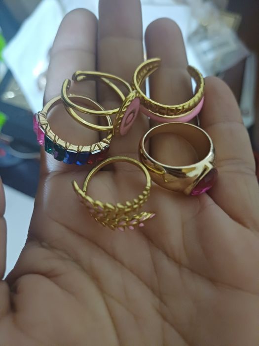 Lote com mais de 50 Anéis