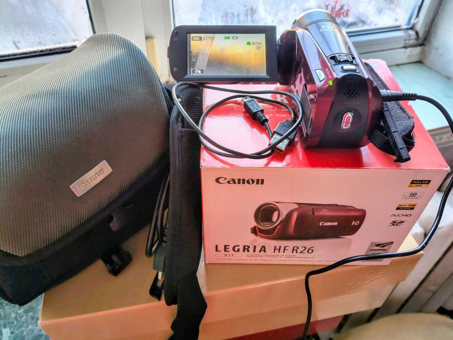 Відеокамера Canon Legria HF R26 + сумка