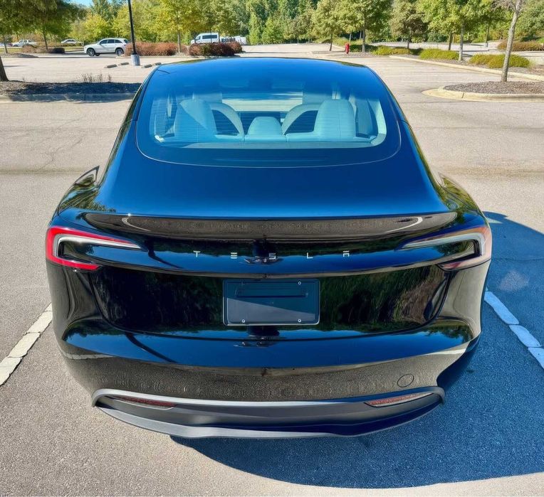 Tesla Model 3 Long Range      2025