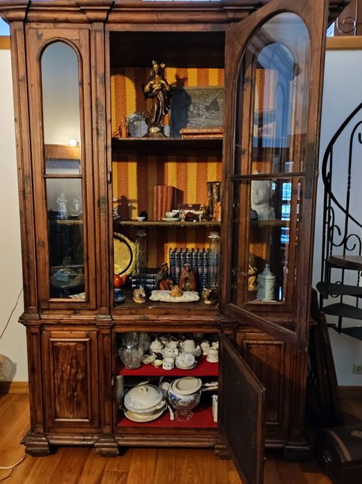 Móvel louceiro de antiga torrefação