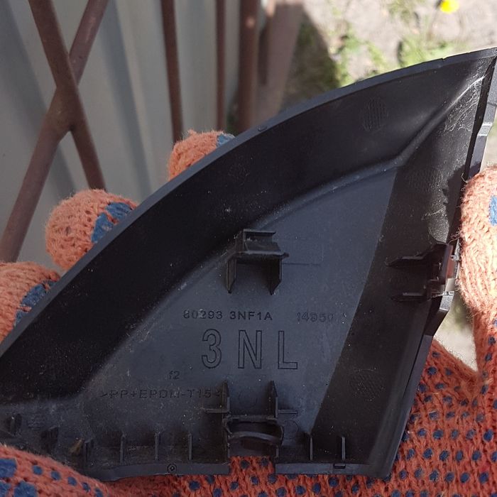 Кришка зеркала ліва Nissan Leaf