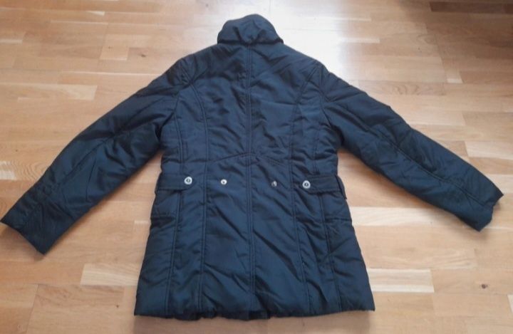 Czarna kurtka zimowa