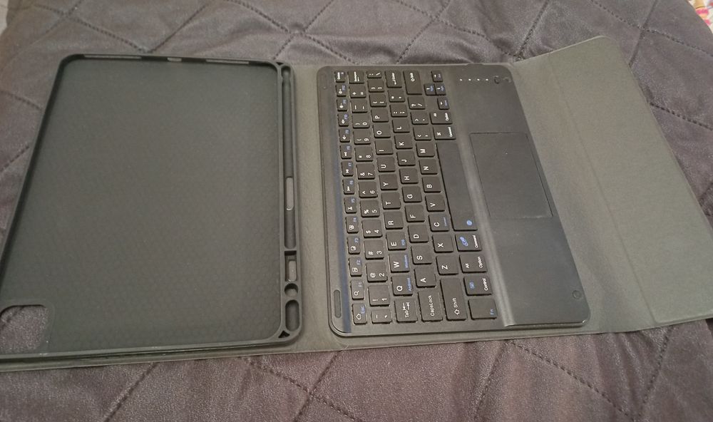 Etui z klawiaturą Apple iPad Air 10.9 2022/Air 5/2020/AIR 4/ Pro 11 20