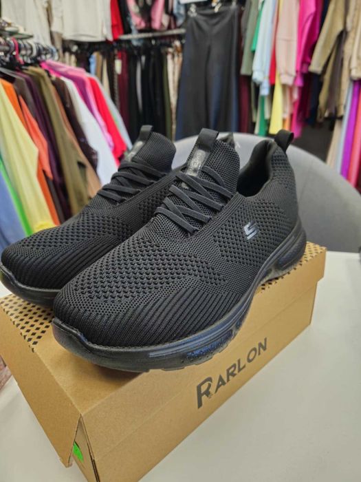 Buty męskie sportowe r. 44, czarne lekkie wygodne !!!