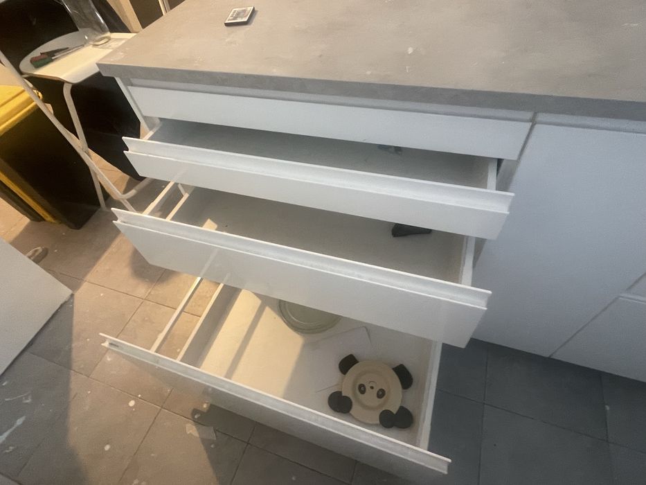 Mesa de cozinha / ilha com gavetas e extensão