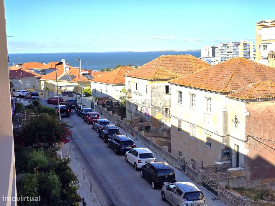 Apartamento T1 com Vista rio no centro de Almada