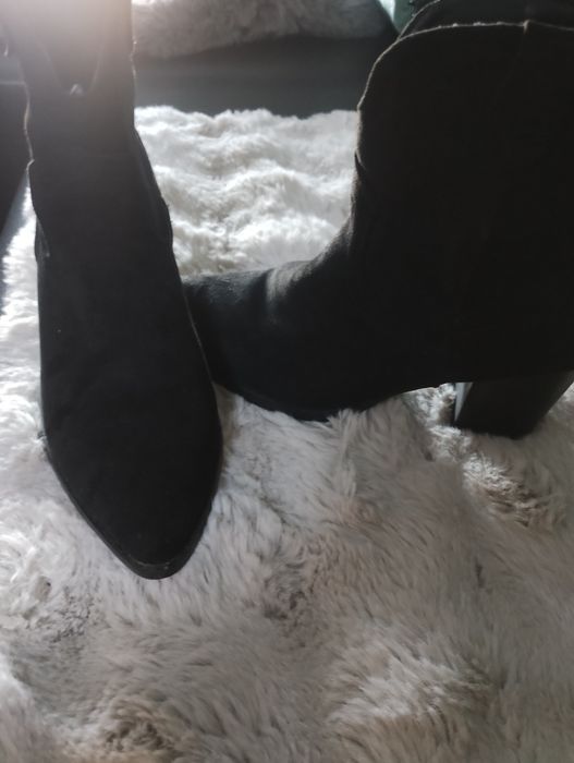 Botki czarne wygodne.