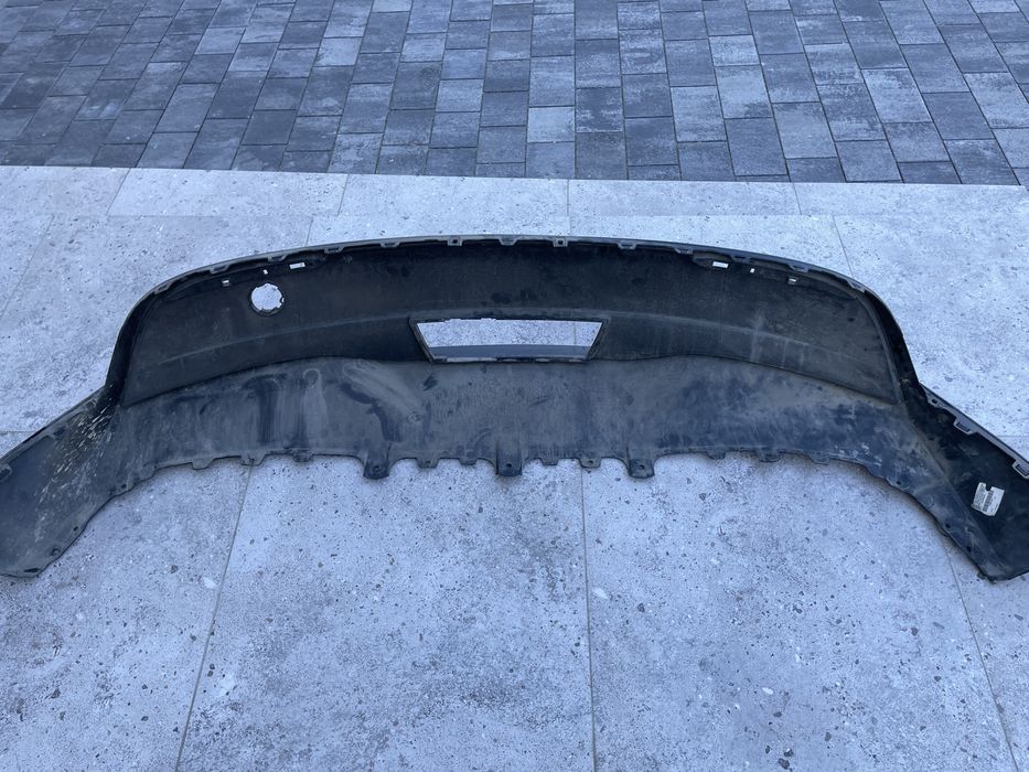 Нижня губа накладка заднього бампера Tesla Model Y