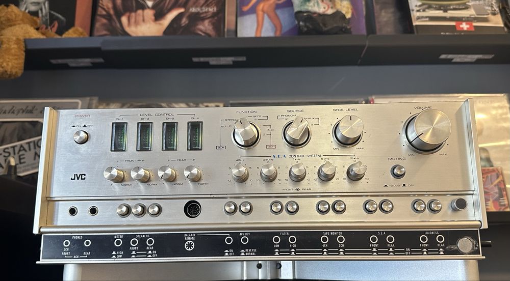 JVC  4VN990 . Amplificador de referência