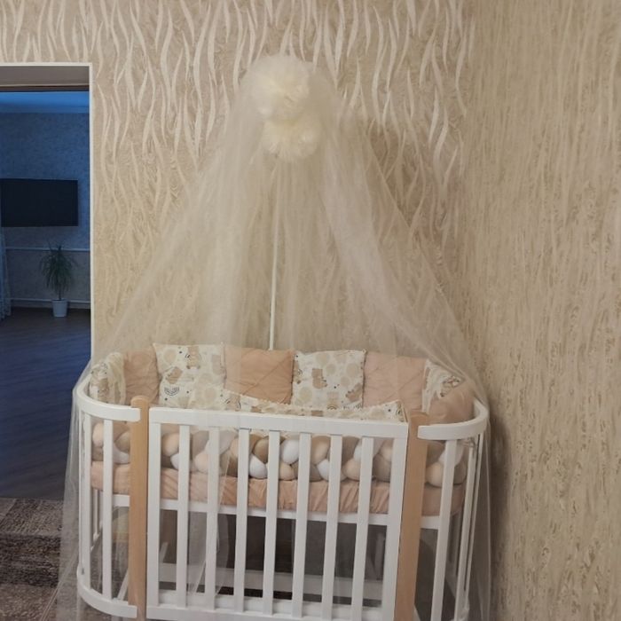 Балдахін з помпонами і тримачем