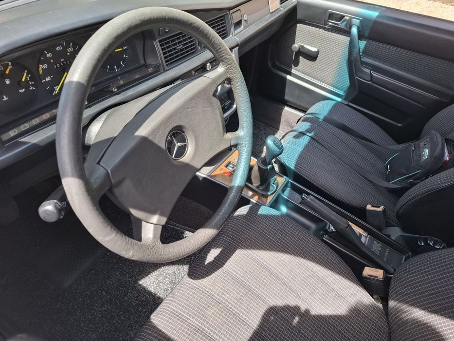 Mercedes Benz 190d — photo 4