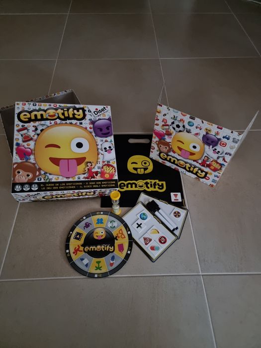 Vendo jogo de tabuleiro - Emotify, da Diset