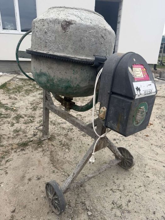 Продам бетономішалку