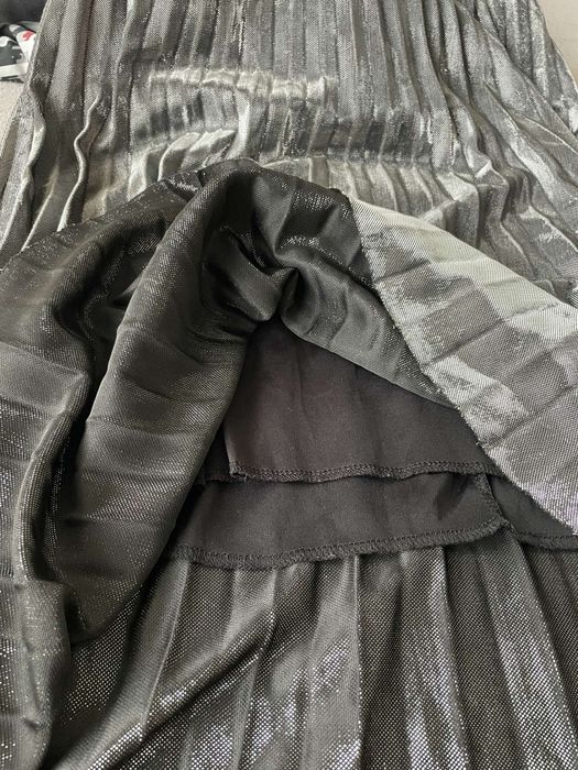 Szara spódnica midi z błyszczącego materiału Primark 40