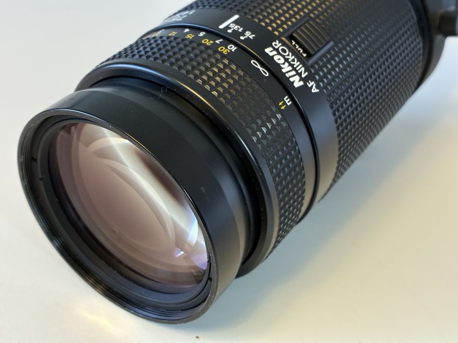 Objetiva Nikon AF Nikkor 75-300mm f/4.5-5.6 (Construção em Metal / Made in Japan)