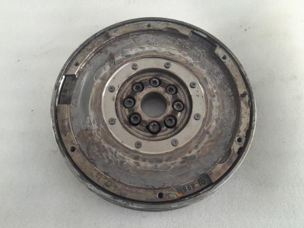 Volante do motor VOLVO V50 (MW)