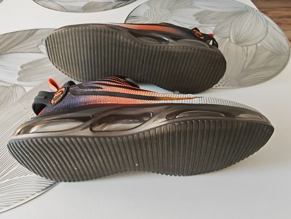 Buty sportowe. Używane 2 godziny . Rozmiar 42