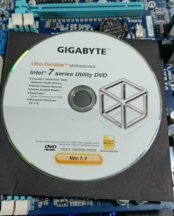 Материнська плата GA-B75M-D2V  LGA1155 з памятю 8гб