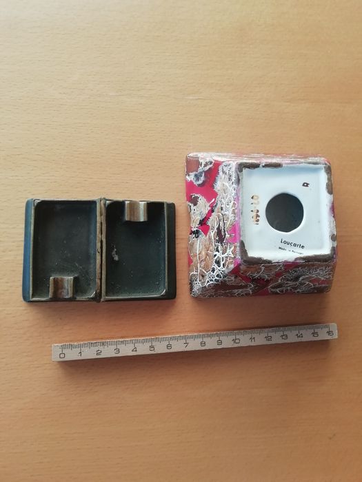 Conjunto de cinzeiros variados.