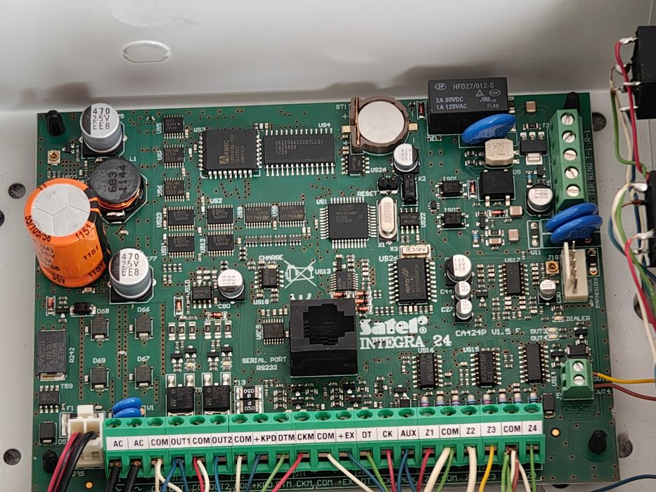 Centrala alarmowa SATEL INTEGRA 24 + ABAX + GSM | 7x APD100 | 2 piloty