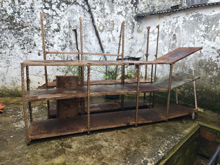 Estántes metálicas para dar