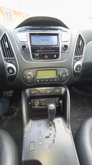 Продається Хундай  Туксон іх35 2012рік 2.0 бензин автомат,