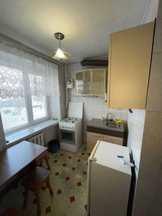 Здається 2 кімнатна р - н Центр р-н 14 школи