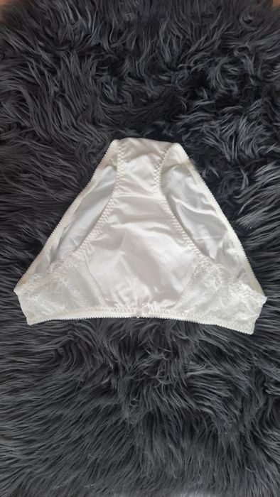 Kremowe majtki Triumph Monique Tai  r. 42