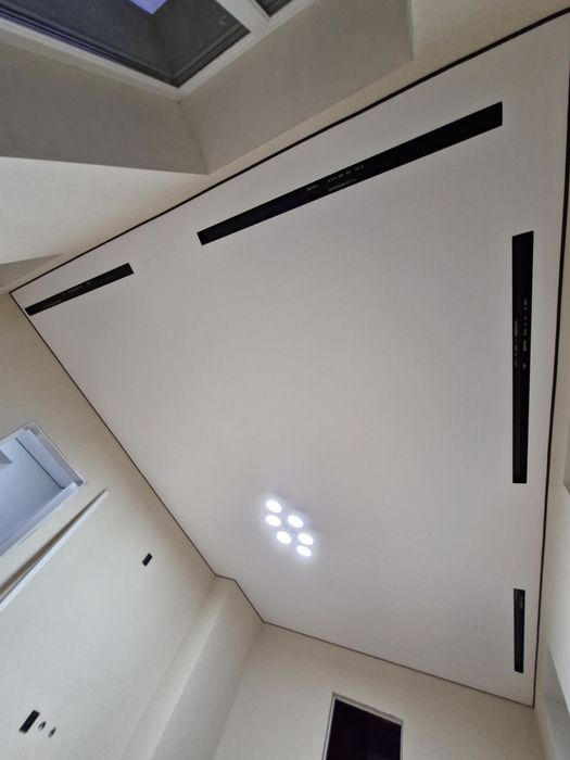 Натяжні стелі        .