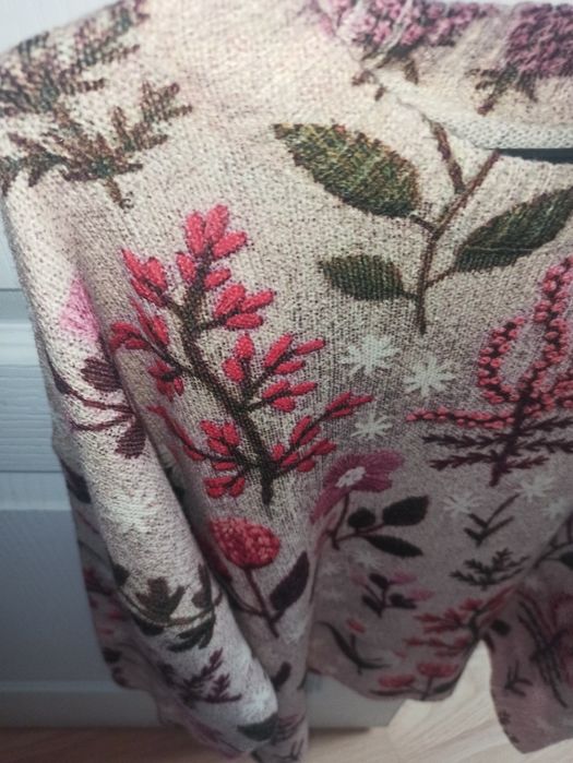 Sweterek kwiaty róż beż. XXL