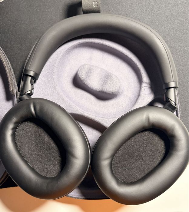 Sony WH-1000XM6 em estado impecável