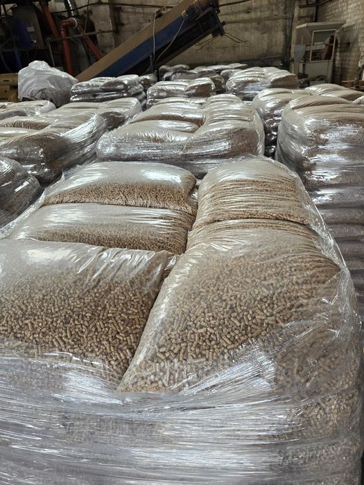 Пелети 6 мм:сосна (13500),дуб(18000)