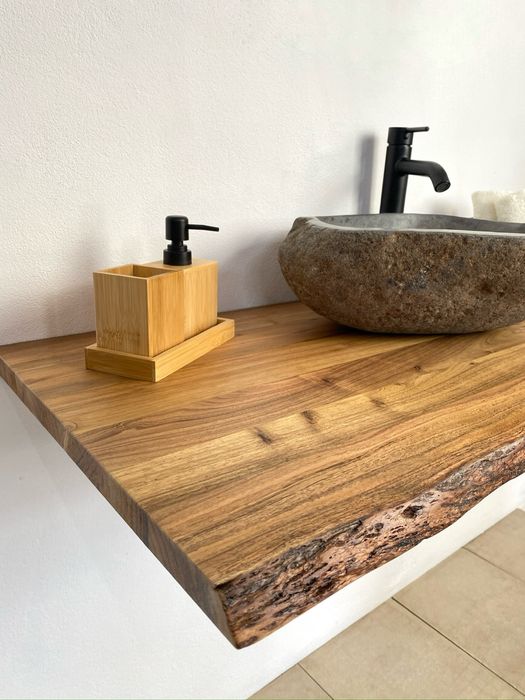 Tabua de madeira para casa de banho