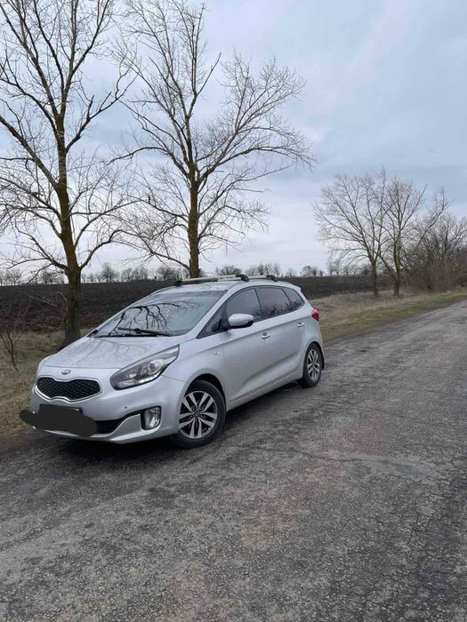 Продам машинку  Kia Carens