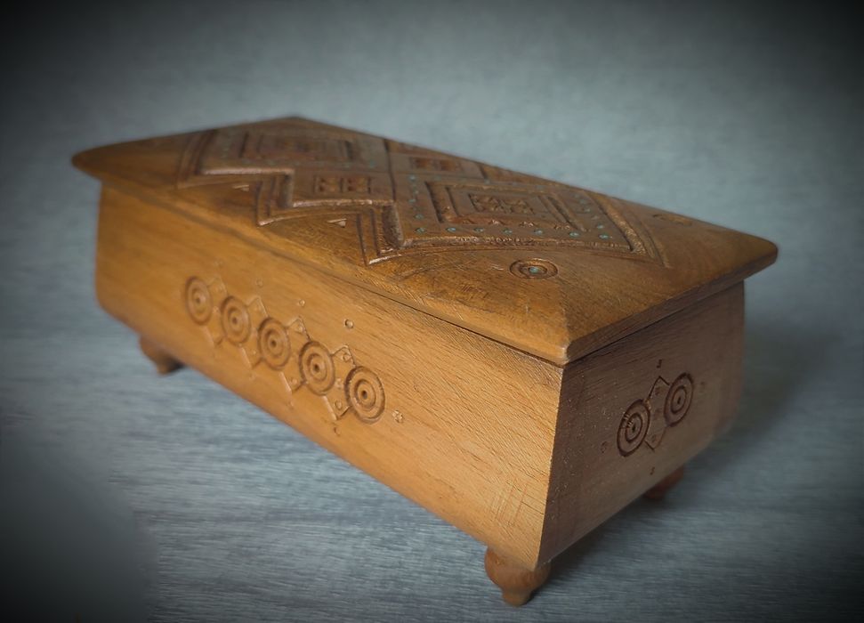 Скринька, шкатулка дерев'яна