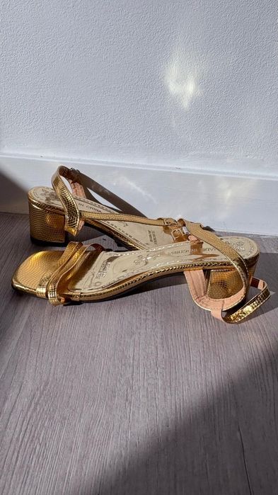 Beautiful short squares heels