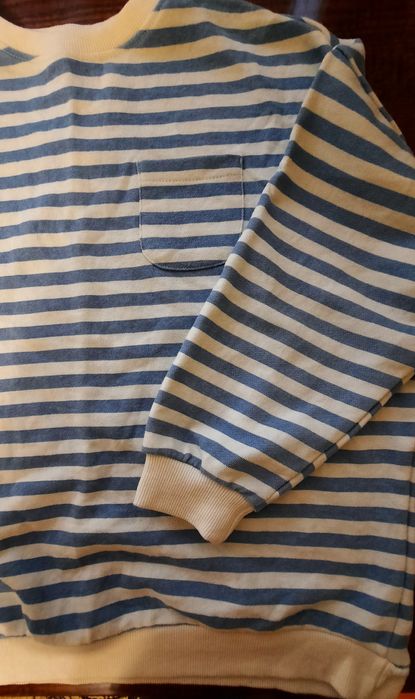 Гарний легенький світшот на дівчику/хлопчика