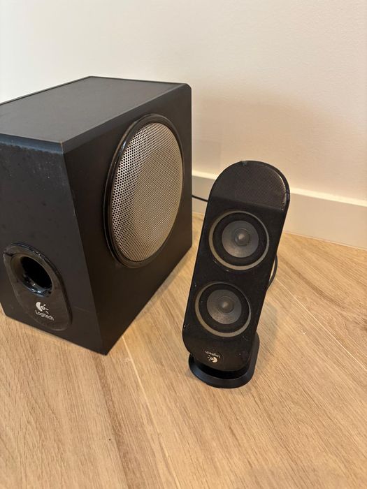 Colunas Logitech X-230 2.1 com subwoofer