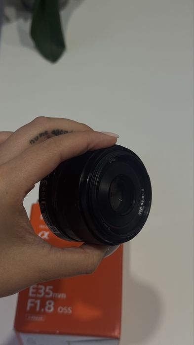 Обʼєктив Sony E 35mm f/1.8 OSS