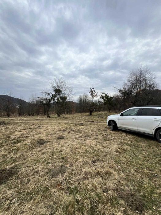 Продам земельну ділянку неподалік Крехівського Монастиря.