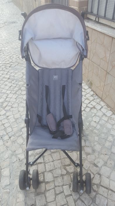 Carrinho  para  passear  bebês