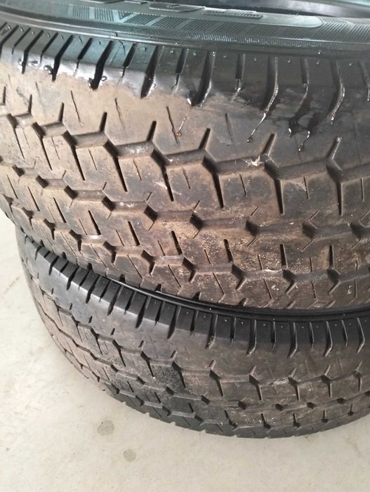 2 Pneus para carrinha 215 70 R15C