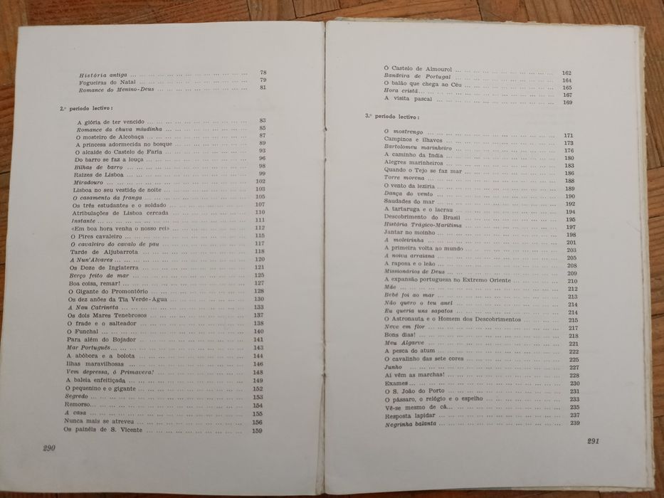 Livro escolar antigo