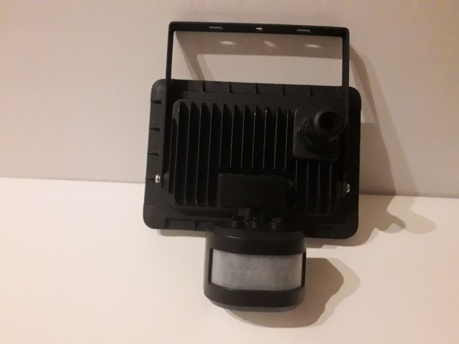 Foco LED novo para exterior
