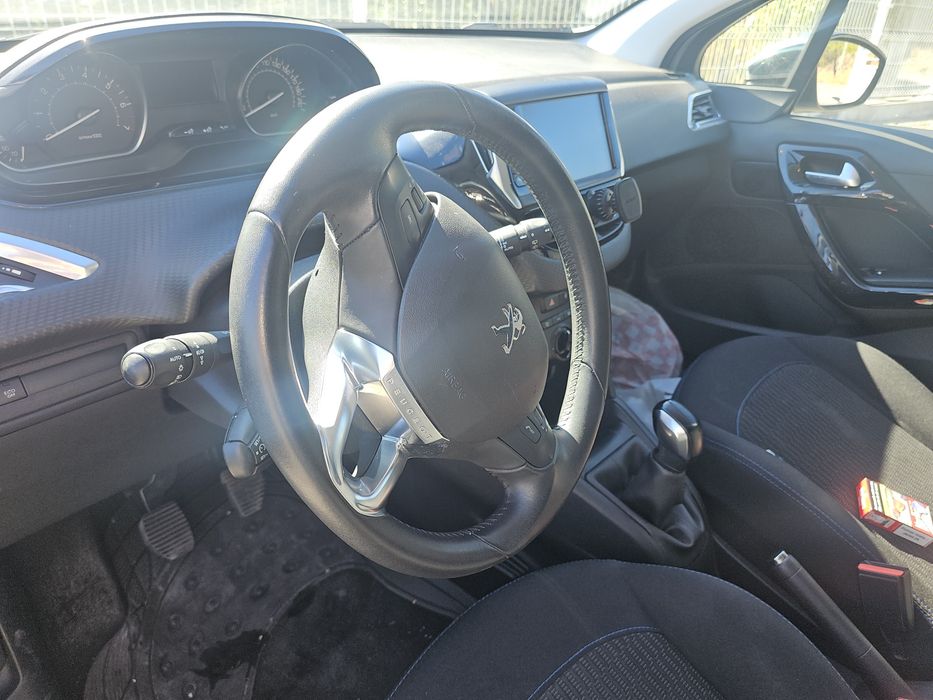 Peugeot 208 1.2 gasolina — photo 5