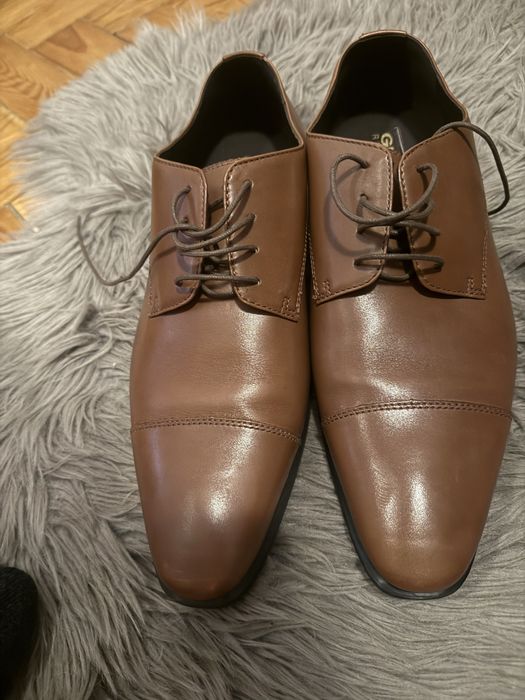 Sapatos da Geox castanhos pele