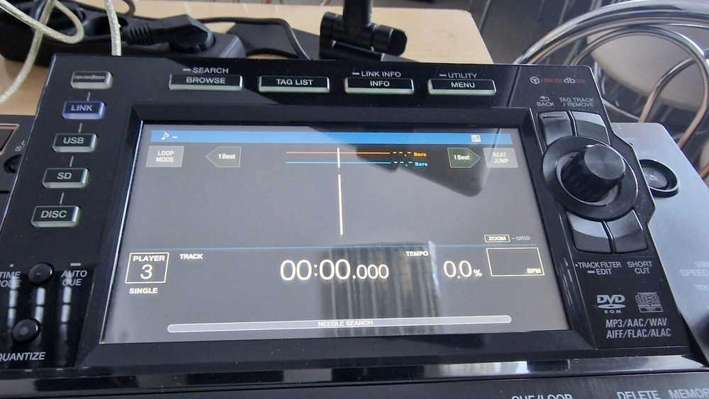 2 x Pioneer CDJ 2000 nexus 2