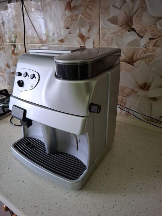Автоматична кавомашина saeco vienna