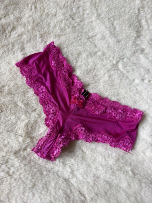 Rożowe majteczki z koronką victoria’s secret s